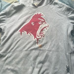 I am selling a sweater, only worn once still brand new !